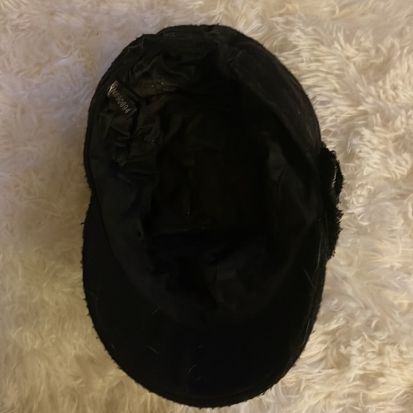 Black hat with elastic backing, fits most!  Cute flower on the side! - Picture 5 of 5